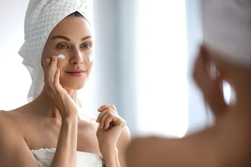 Top 10 Skincare Products That Every Woman Should Have in her Beauty Routine